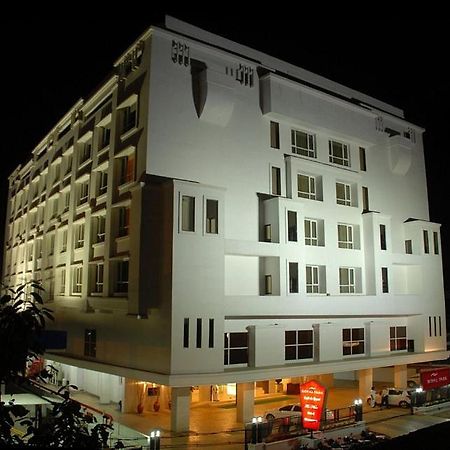Royal Park Kakinada Hotel Exterior foto