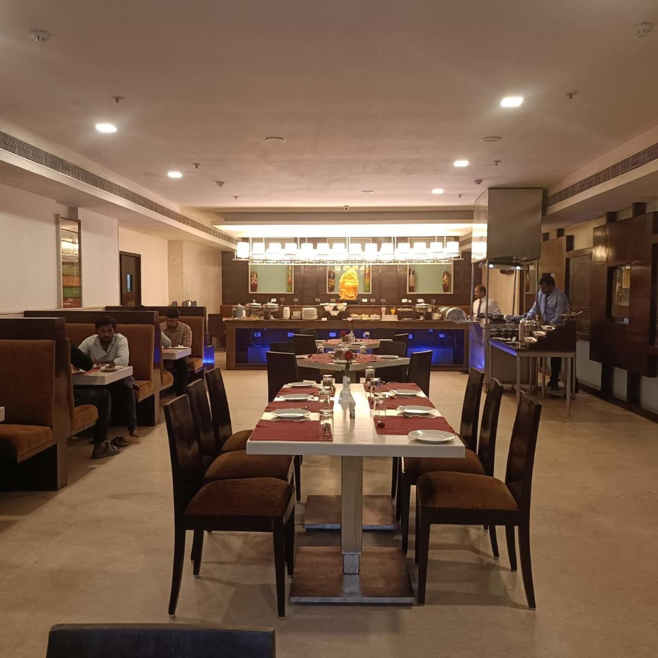 Royal Park Kakinada Hotel Exterior foto