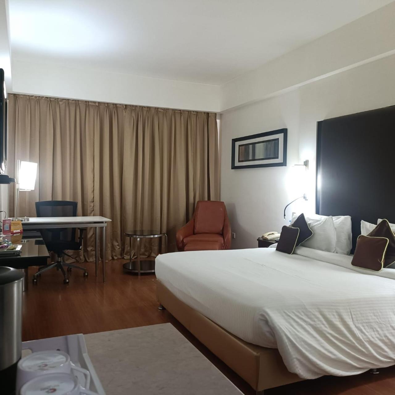 Royal Park Kakinada Hotel Exterior foto
