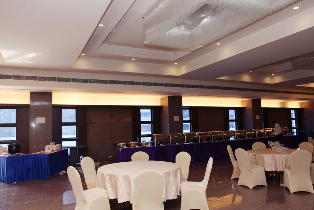 Royal Park Kakinada Hotel Exterior foto
