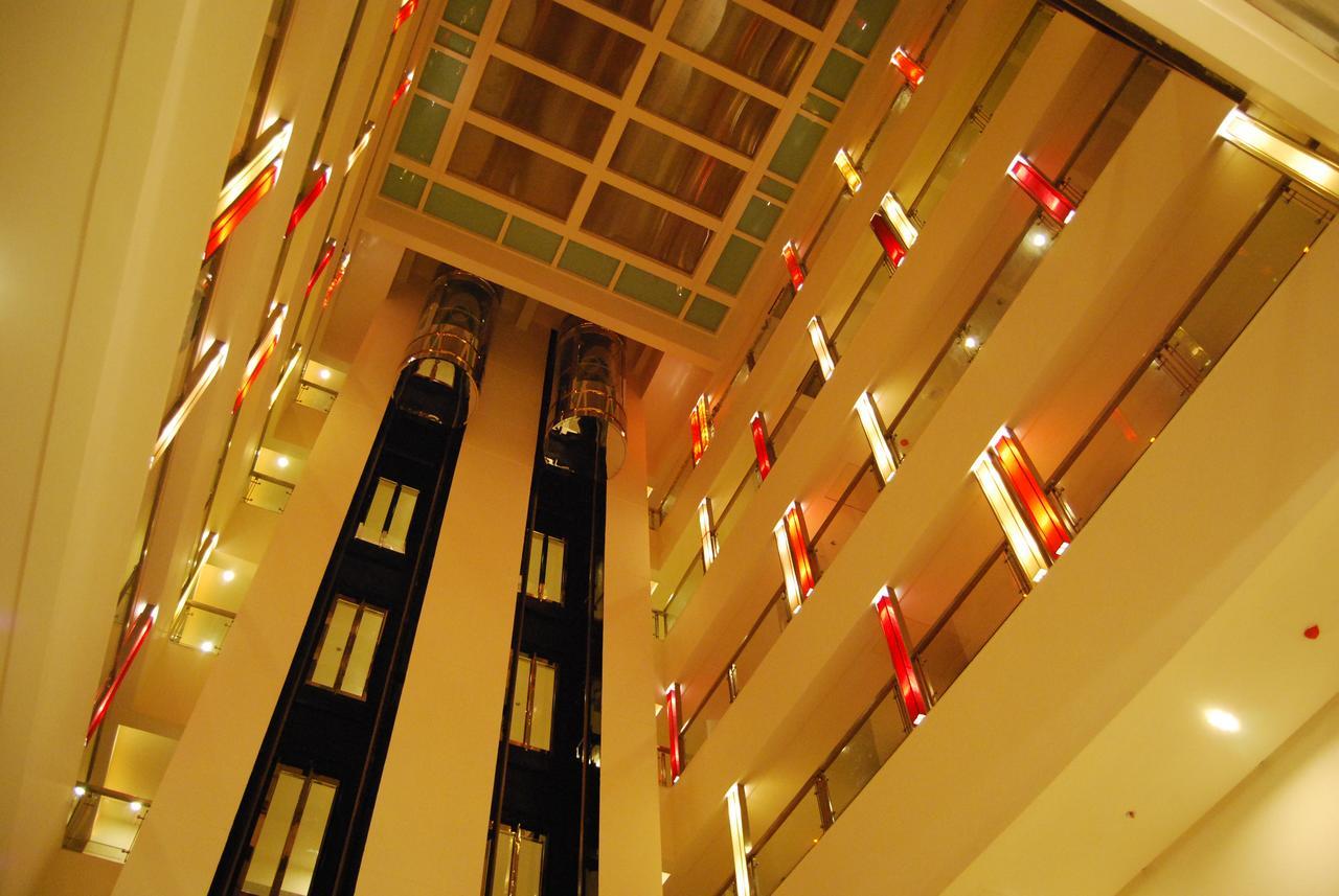 Royal Park Kakinada Hotel Exterior foto