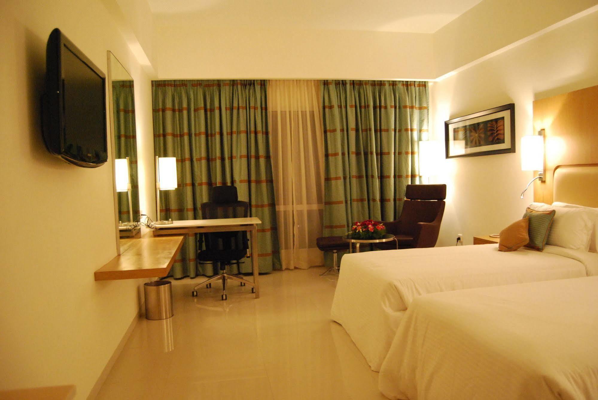 Royal Park Kakinada Hotel Exterior foto