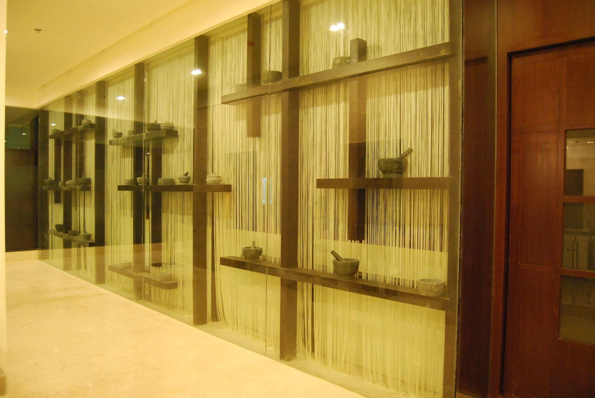 Royal Park Kakinada Hotel Exterior foto