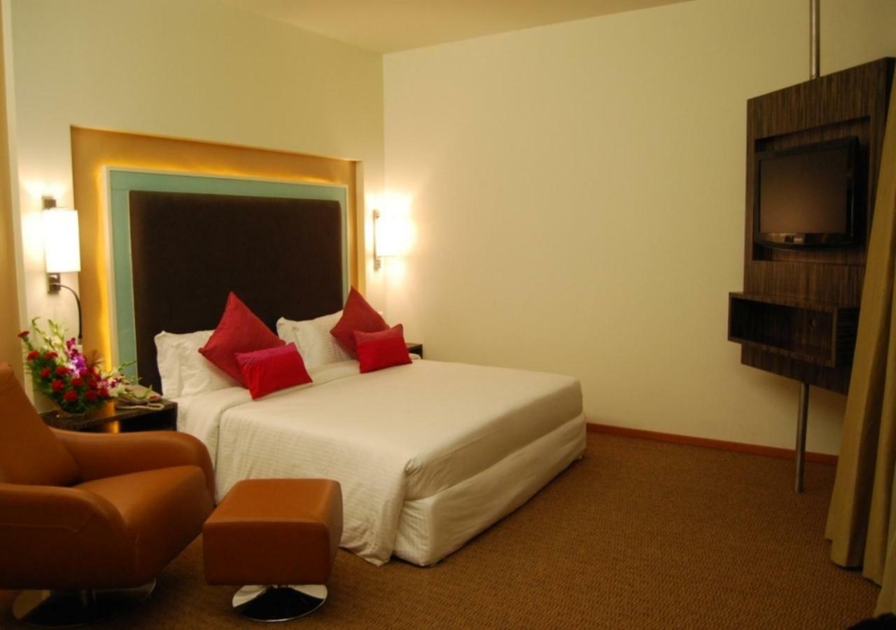Royal Park Kakinada Hotel Exterior foto